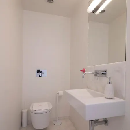 Castelo Superior Two Bedroom By Les Deux Mariettes Lisbon