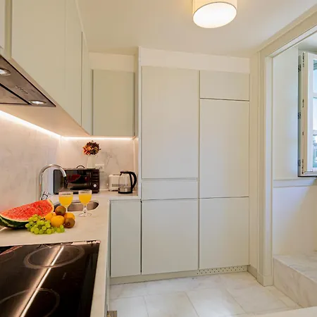 Castelo Superior Two Bedroom By Les Deux Mariettes Lisbon