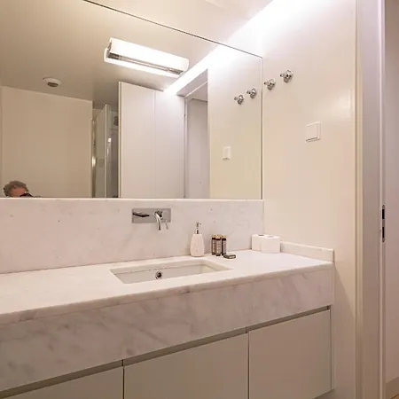 Castelo Superior Two Bedroom By Les Deux Mariettes Appartamento *