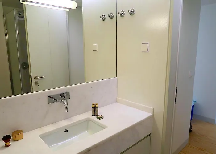 Castelo Superior Two Bedroom By Les Deux Mariettes Апартаменти *