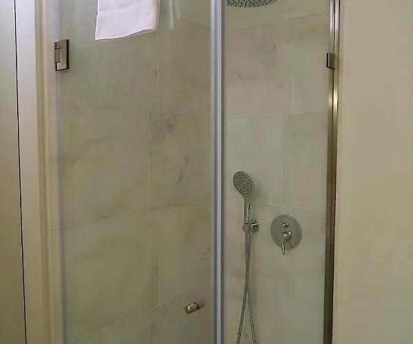 Castelo Superior Two Bedroom By Les Deux Mariettes * Лісабон