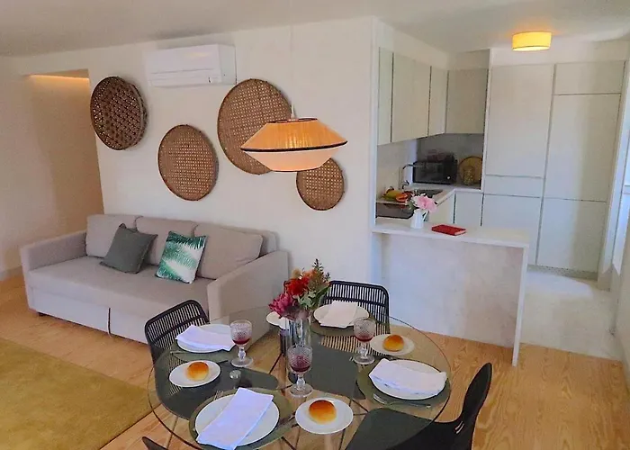 Castelo Superior Two Bedroom By Les Deux Mariettes * Lisboa