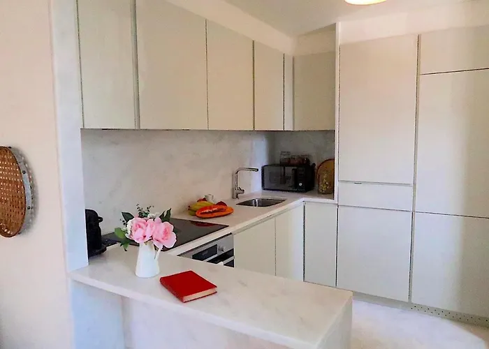 Castelo Superior Two Bedroom By Les Deux Mariettes