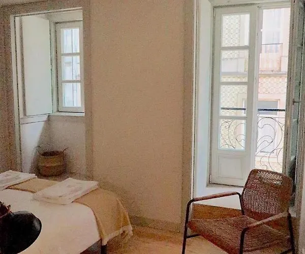 Castelo Superior Two Bedroom By Les Deux Mariettes شقة Lisboa