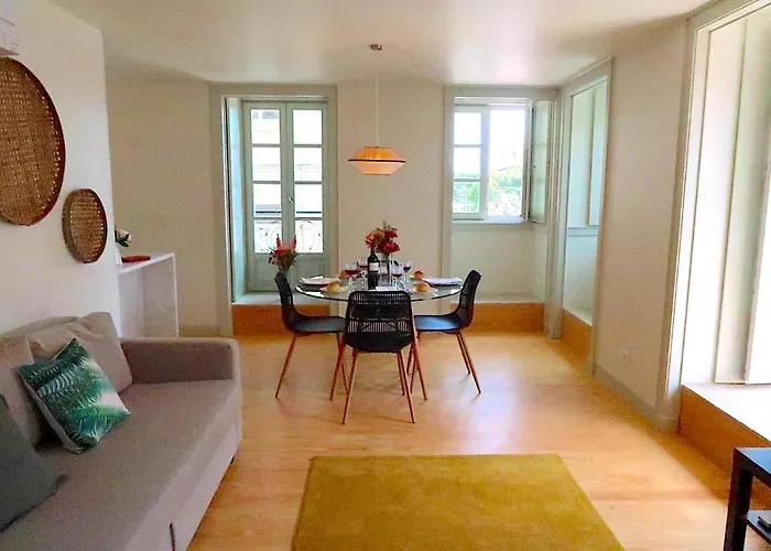 Castelo Superior Two Bedroom By Les Deux Mariettes *