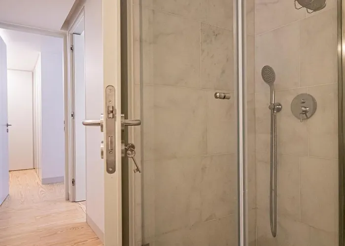 Castelo Superior Two Bedroom By Les Deux Mariettes *