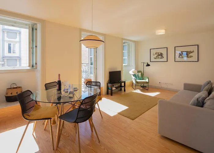 شقة Castelo Superior Two Bedroom By Les Deux Mariettes