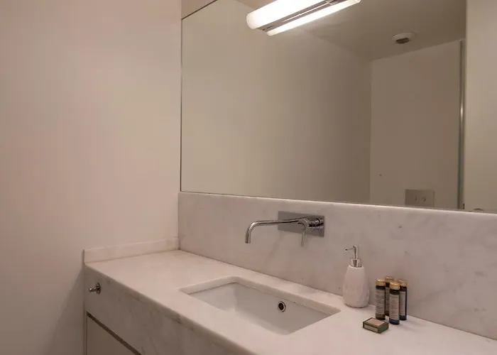 Castelo Superior Two Bedroom By Les Deux Mariettes Апартаменти *