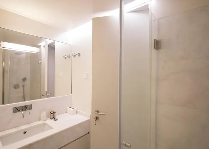 Castelo Superior Two Bedroom By Les Deux Mariettes *