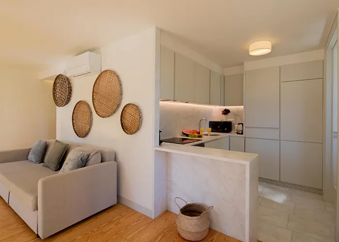 Castelo Superior Two Bedroom By Les Deux Mariettes شقة