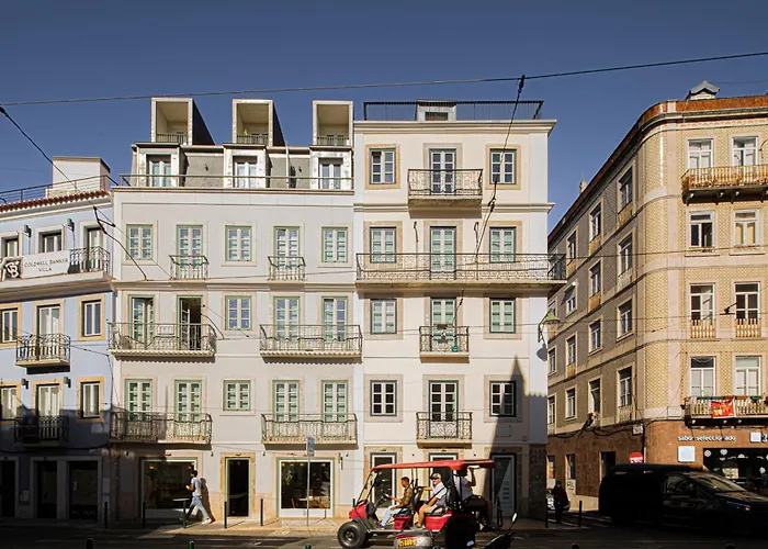 Castelo Superior Two Bedroom By Les Deux Mariettes * Лісабон