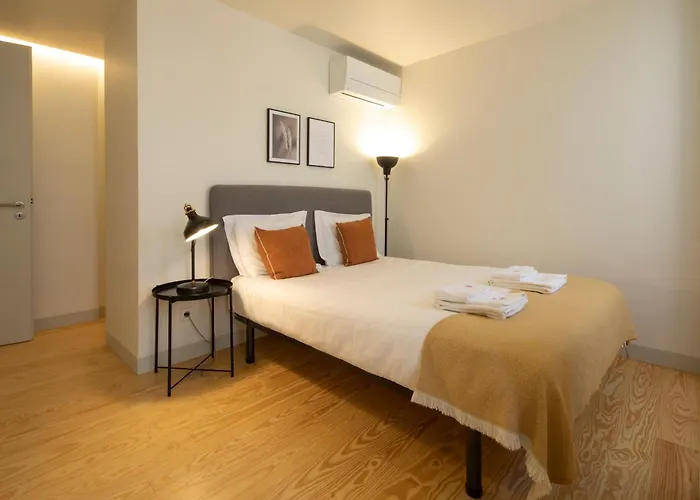 Castelo Superior Two Bedroom By Les Deux Mariettes شقة