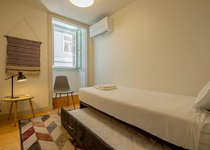 شقة Castelo Superior Two Bedroom By Les Deux Mariettes