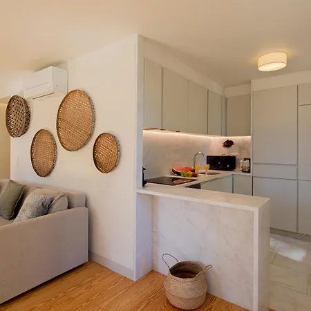 Castelo Superior Two Bedroom By Les Deux Mariettes شقة