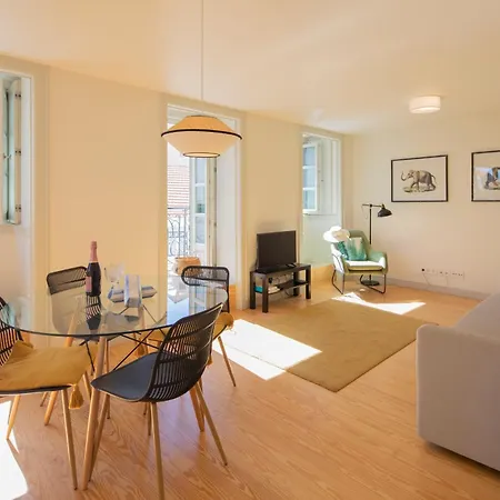 شقة Castelo Superior Two Bedroom By Les Deux Mariettes